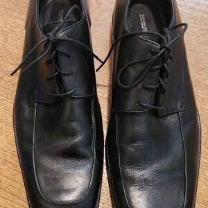 Banana Republic Black Oxfords with Minimalist Design, Size 11.5